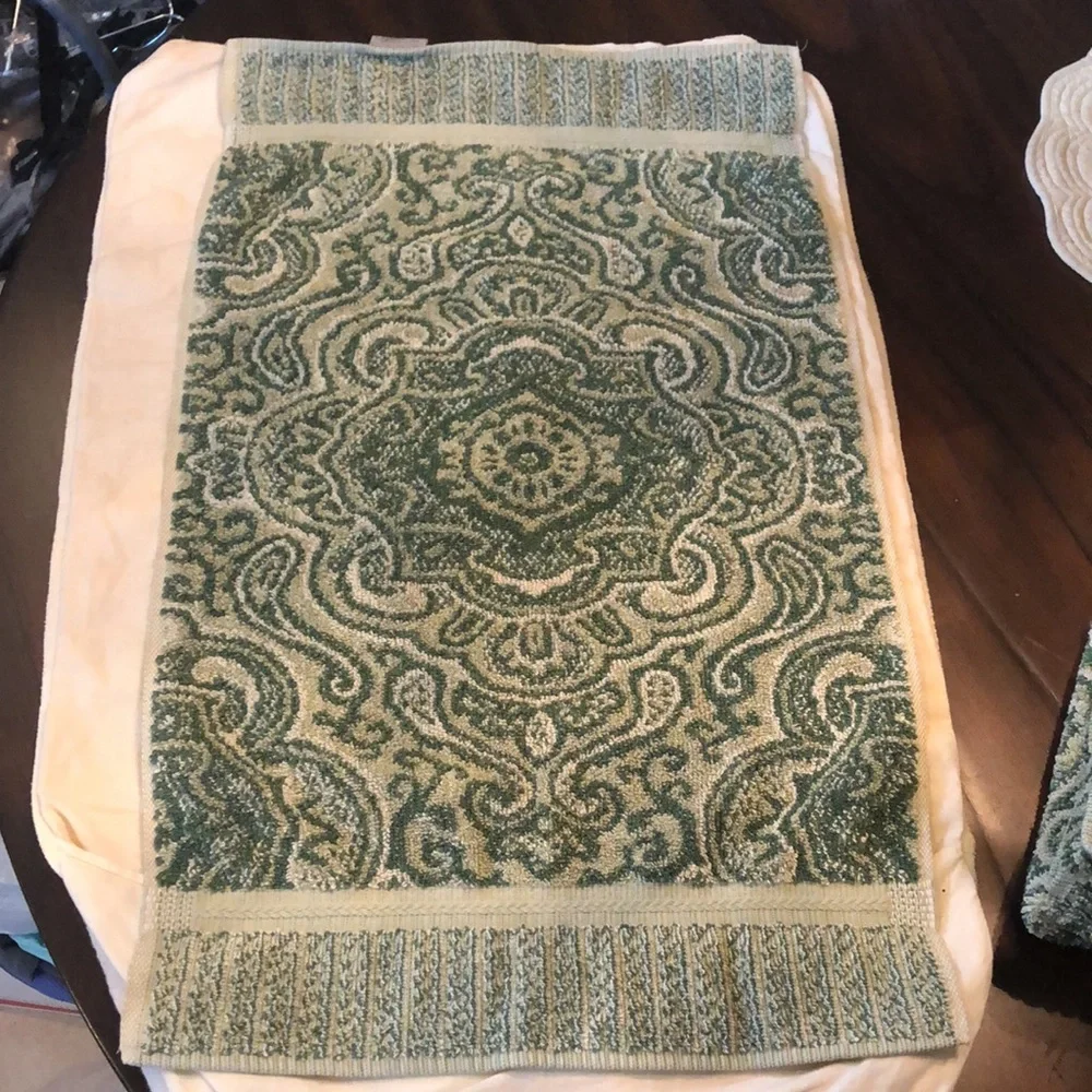 🌿Fieldcrest 4, charisma vintage classic medallion damask print large hand towels